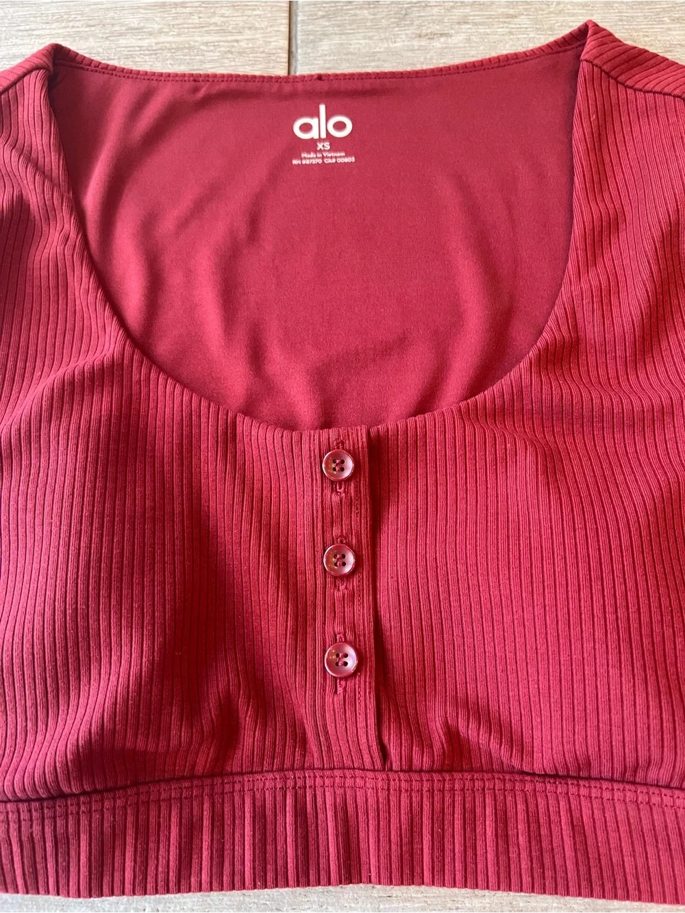 Alo Yoga Blissful Henley Top Womens Size XS Burgundy Built In Sports Bra